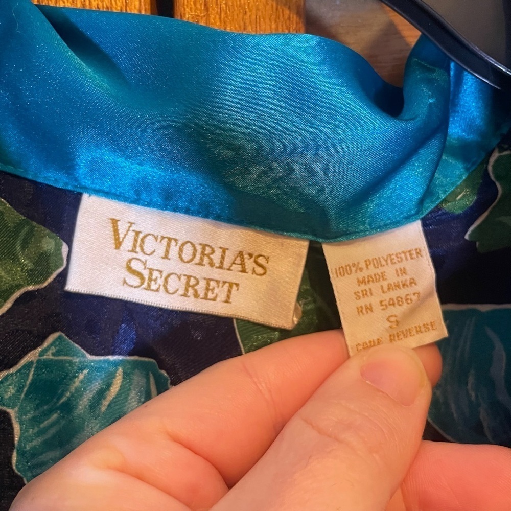 Victoria’s Secret Seashell Vintage Button Down Sleep Silk Shirt Sz S - Picture 3 of 6